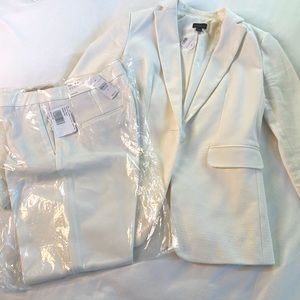 Ann Taylor blazer & pant set. Size 2